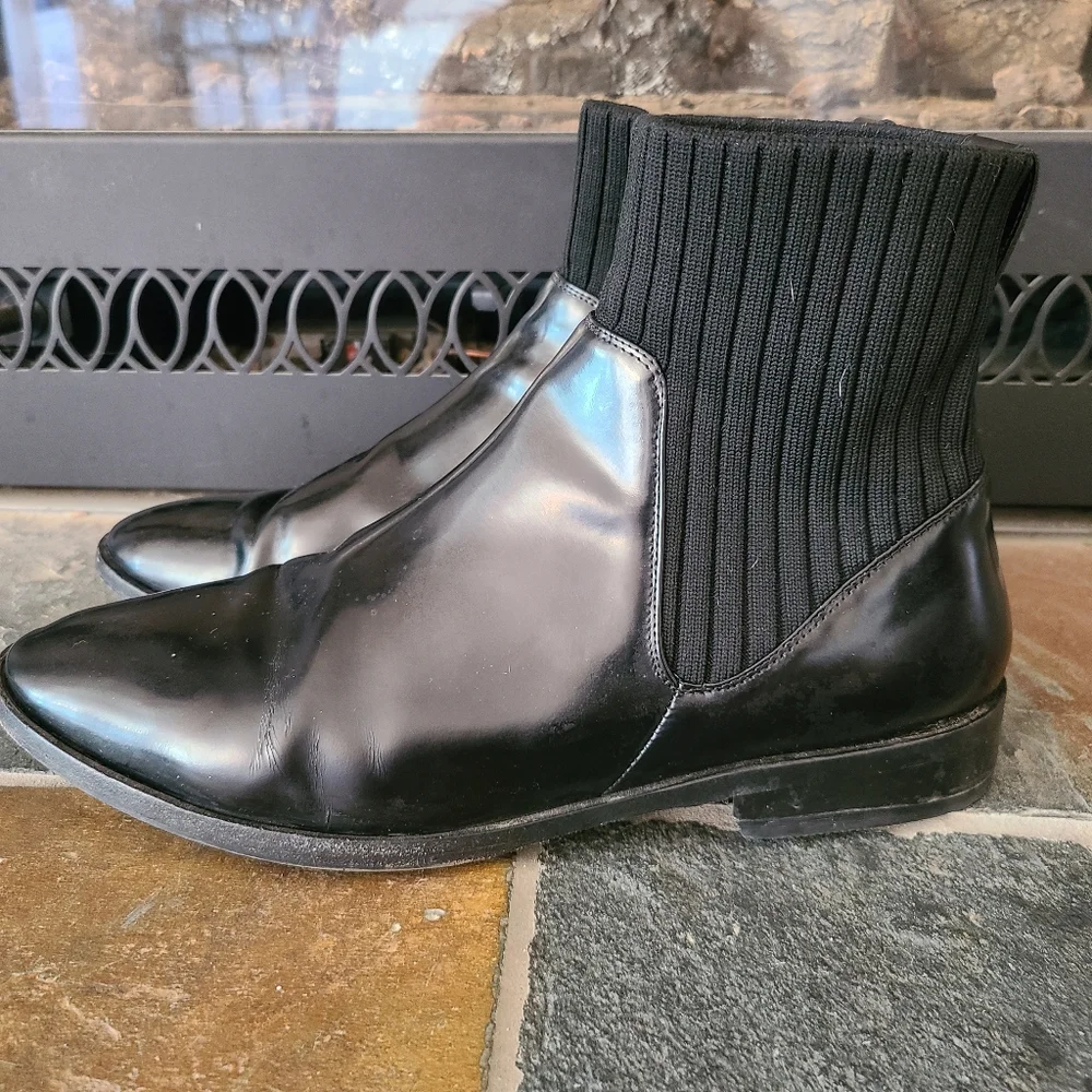 Vince Black Women's Perlow Patent Leather Booties size 9.5 1 inch heel